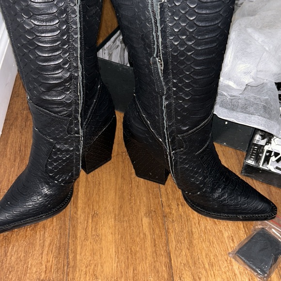 Revolve Leather Cowboy Boot Size 6.5 - Picture 10 of 11